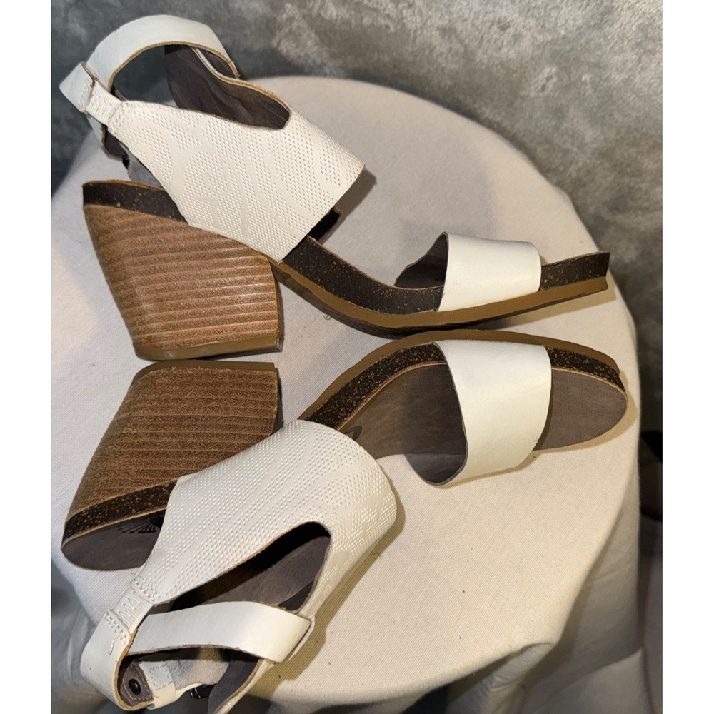 OTBT ankle strap open toe block heels 7.5 white leather sandals boho mod cottage